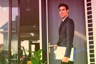 储能板块掀起涨停潮,百亿龙头2连板,股民盈利1.3万